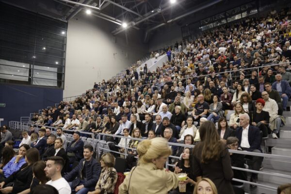 Osijek   svjetska premijera Gradski Vrt   260DAYS projekcija 01