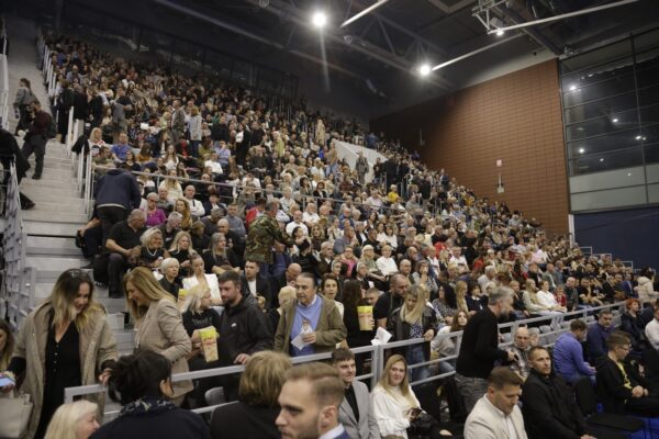Osijek   svjetska premijera Gradski Vrt   260DAYS projekcija 02